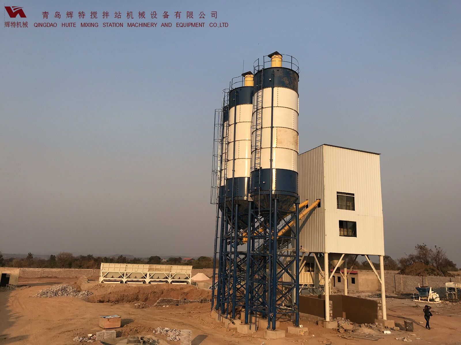 輝特混凝土攪拌站HZS120采用國內(nèi)外知名品牌，大大降低了設(shè)備故障率