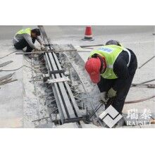 橋頭跳車(chē)現(xiàn)象是橋梁伸縮縫的什么問(wèn)題導(dǎo)致的呢？