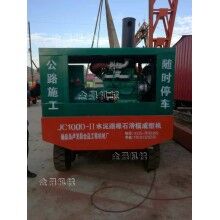 公路施工現(xiàn)場路緣石滑模機(jī)成了全場焦點