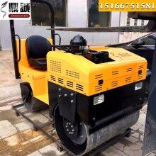 看成??！看1.5噸座駕式柴油壓路機(jī) 雙鋼輪壓路機(jī) 溝槽施工壓土機(jī)