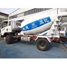 專業(yè)生產(chǎn)小型混凝土罐車，億立實業(yè)2m3攪拌罐車